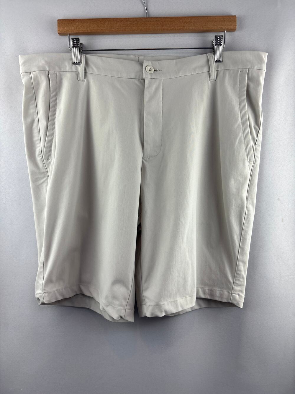 Men’s Straight Down Size 36 Khaki Golf Shorts